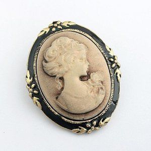 Brooch / Pin ~ Vintage Style ~ Cameo ~ Queen  ~ Or ~ Lapel Scarf Pin